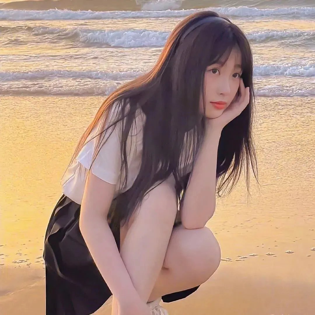 玻璃橱窗中的姑娘